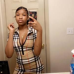 Meet your Posher, Danielle